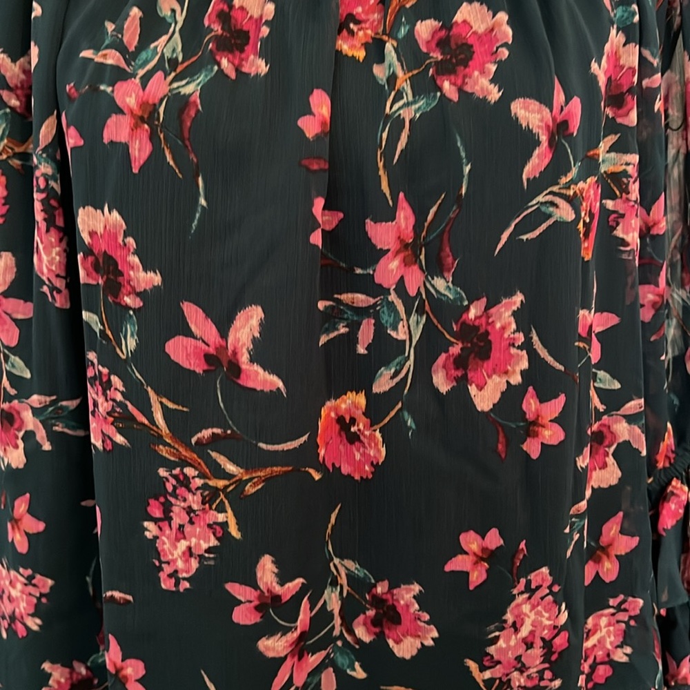CeCe Long Sleeve Floral Moment Blouse w/Ruffle Cuff - Picture 6 of 9